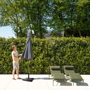VONROC Premium parasoll Recanati Ø300cm - Inkl. parasollfot & parasollöverdrag - Runt parasoll - Tiltbart - UV-beständig duk - Grå