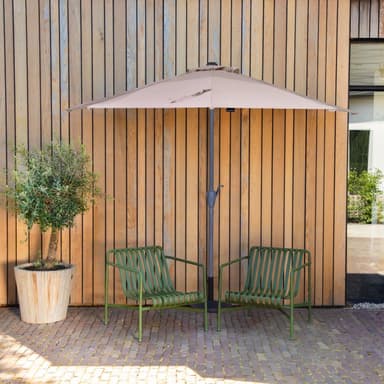 VONROC Premium balkongparasoll Magione 270x135cm - Inkl. parasollöverdrag - Halvrunt parasoll - UV-beständig duk - Beige