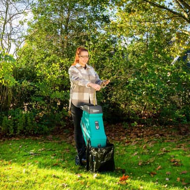 VONROC Kompostkvarn 2500W – För grenar upp till 45mm | Inkl. 45L uppsamlingspåse