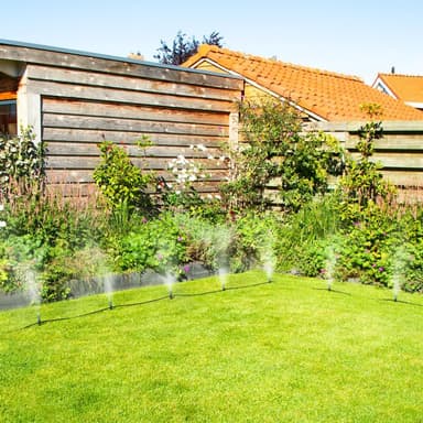 VONROC bevattningssystem - 3 sprinklerlägen: dropp, spray och dimma - modulärt system inkl. 15m slang, 10x droppmunstycke, 10x markspik och universell snabbkoppling