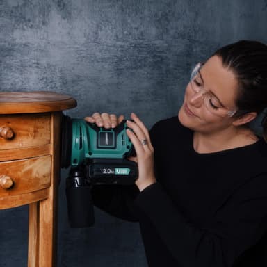 VONROC Excentrisk slipmaskin 20V – 2.0Ah | Inkl. 2 Batterier och snabbladdare
