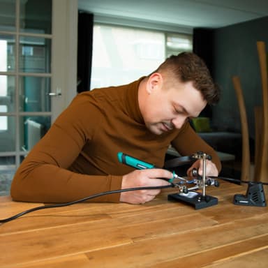 VONROC Batteridriven lödpenna 4V | Inkl. hållare, lödtråd och spetsar