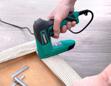 VONROC Elektrisk häftpistol - komplett set - Inkl. 900 häftklamrar och 300 nålar