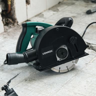 VONROC Betongspårfräs 1700W – 150mm | Inkl. 2 diamantskivor och verktygspåse