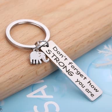 Nyckelring med elefant och inspirerande text Silver