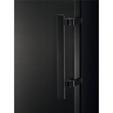 Electrolux Serie 700  Frysskåp LUS7MD28B (svart/rostfri)