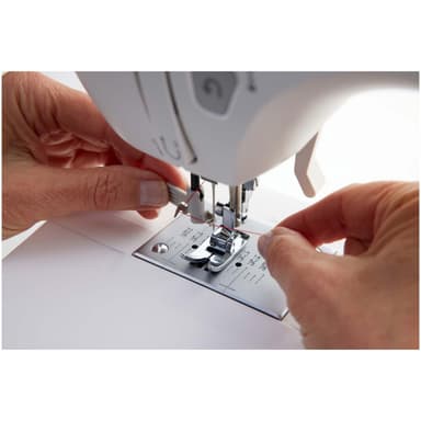 Singer Symaskin C7225 Elektronisk 97st sömmar inkl förlängningsbord