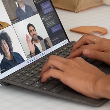 Microsoft Surface Pro 2024 tangentbord + Slim Pen (svart)