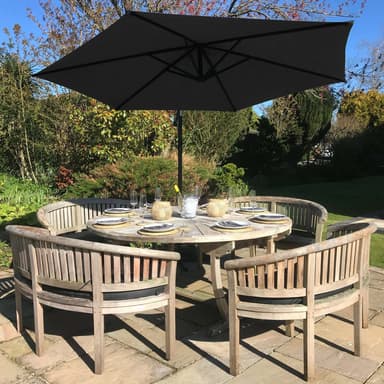 Svart Cantilever Parasoll & Square Base