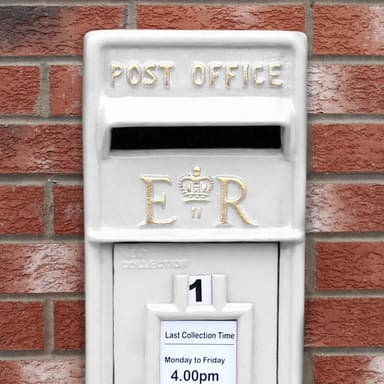 Vit Royal Mail Postlåda med ställ