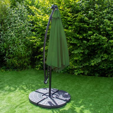 Grön 3m LED Cantilever Parasoll med Solfjäderformad Bas
