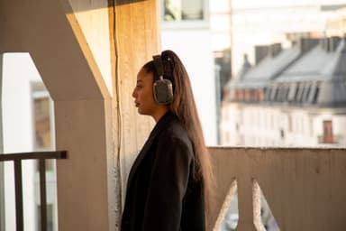 Defunc Mondo trådlösa around-ear hörlurar (transparent)