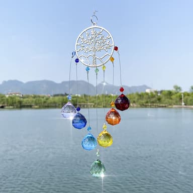 Suncatcher ljusfångare med träd och färgglada glasprismor