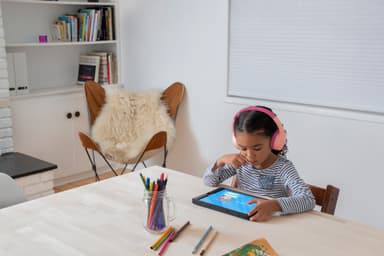Belkin SoundForm Mini trådlösa on-ear-hörlurar (rosa)