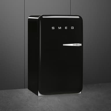 Smeg 50's Style Kylskåp med frysfack FAB10LBL6 (svart)