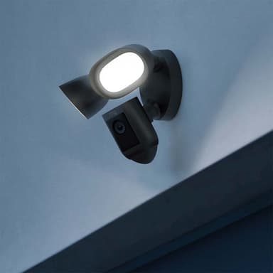 Ring Floodlight Cam Pro övervakningskamera (svart)