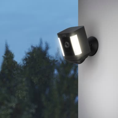 Ring Spotlight Cam Plus säkerhetskamera (svart/batteri)