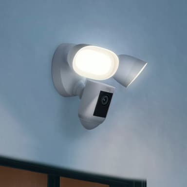 Ring Floodlight Cam Pro övervakningskamera (vit)