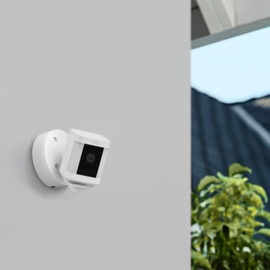 Ring Spotlight Cam Plus säkerhetskamera (vit/batteri)