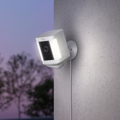 Ring Spotlight Cam Plus säkerhetskamera (vit/trådbunden)