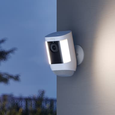 Ring Spotlight Cam Pro säkerhetskamera (vit/batteri)