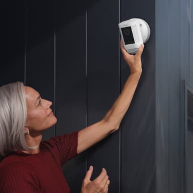 Ring Spotlight Cam Pro säkerhetskamera (vit/batteri)
