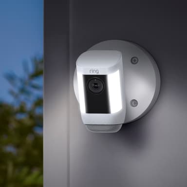Ring Spotlight Cam Pro säkerhetskamera (vit/batteri)