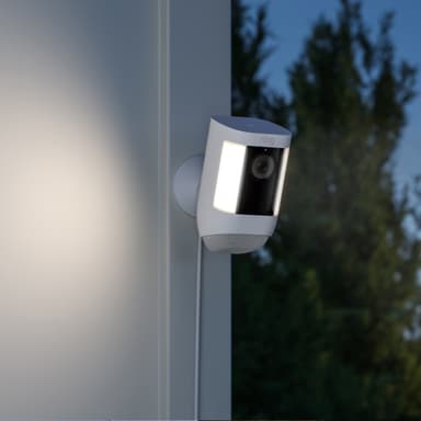 Ring Spotlight Cam Pro säkerhetskamera (vit/trådbunden)