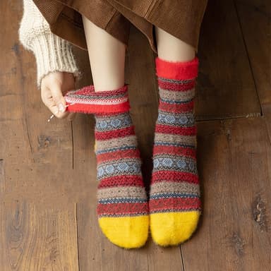 5 par sockor som andas i fina färger och mönster