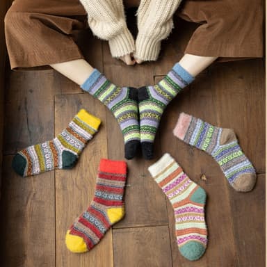 5 par sockor som andas i fina färger och mönster