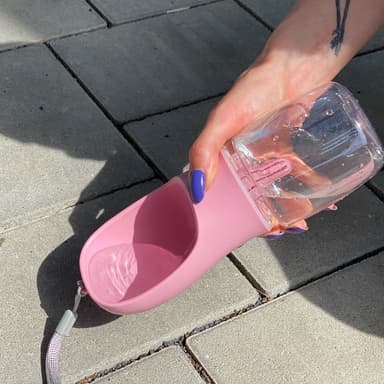 Bärbar vattenflaska i plast för hundar 350 ml (Rosa)