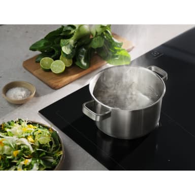Electrolux Serie 800 Induktionshäll HHB870CSC (77cm)