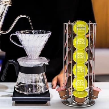 Kaffekapselhållare för 32 kapslar av metall i kromlook