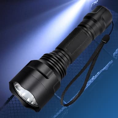Vattentålig ficklampa 700lm med uppladdningsbart batteri - Svart