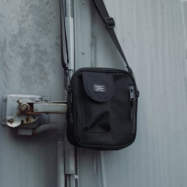 Lätt crossbody-väska 18x15x5 cm