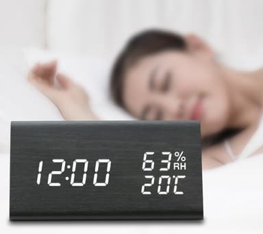 LED väckarklocka i trä, med temperatur och luftfuktighet