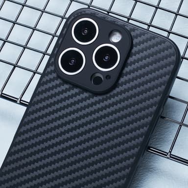 SKALO iPhone 16 Pro Carbon Fiber TPU-skal - Svart