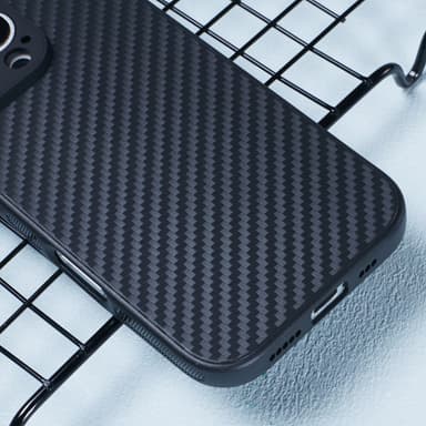 SKALO iPhone 16 Pro Carbon Fiber TPU-skal - Svart
