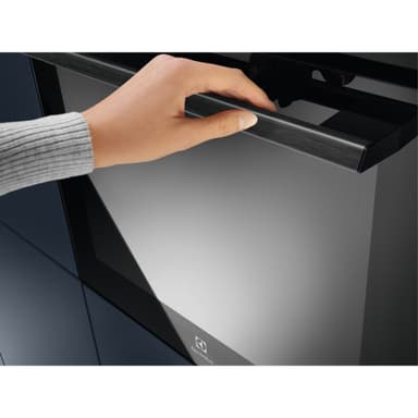 Electrolux Serie 600 Inbyggnadsugn OOB307NB (svart)