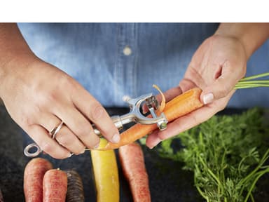 Rösle Vegetable peeler vertical 17 x 5.5 cm Steel