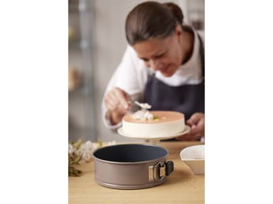 Blomsterbergs Cake tin Dia 24 cm Latte