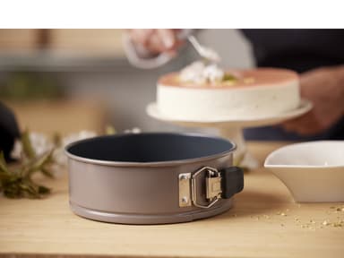 Blomsterbergs Cake tin Dia 24 cm Latte