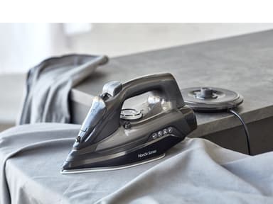 Nordic Sense Cordless steam iron 2200 watt Black
