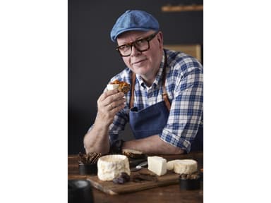 HOLM Cheese board with 3 knives