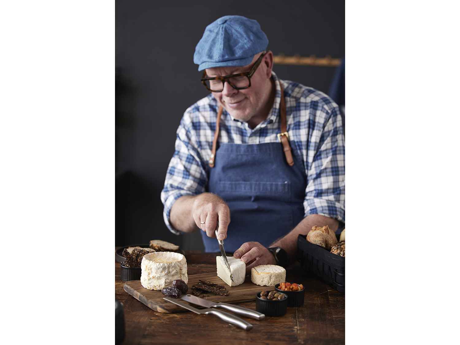 HOLM Cheese board with 3 knives