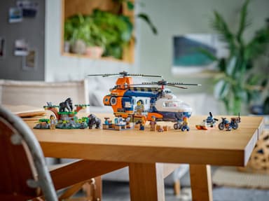 LEGO City Djungelhelikopter och basläger 60437