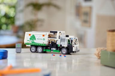 LEGO Technic Mack LR Electric sopbil 42167