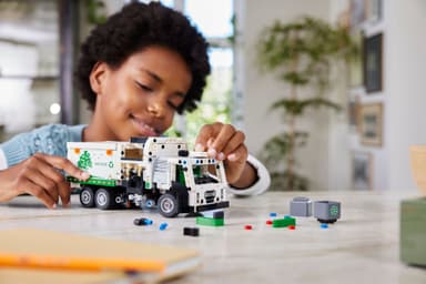 LEGO Technic Mack LR Electric sopbil 42167