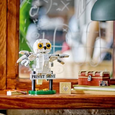LEGO Harry Potter Hedwig på Privet Drive 4 76425