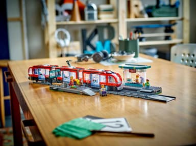 LEGO City Spårvagn och station 60423
